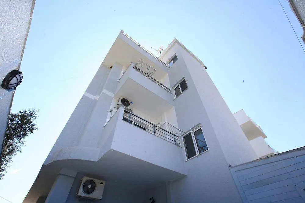 Πανσιόν Villa Noah Εξαμίλιο