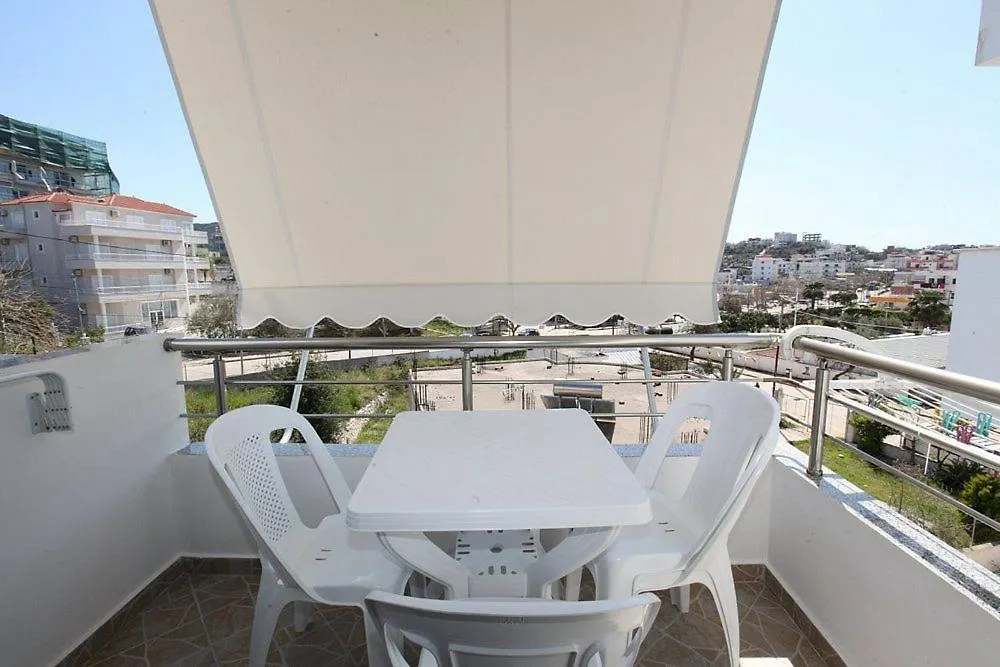 Villa Noah Εξαμίλιο