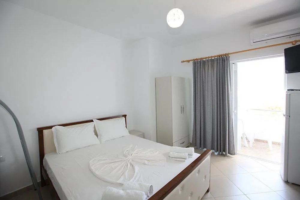 Villa Noah Εξαμίλιο 0*,