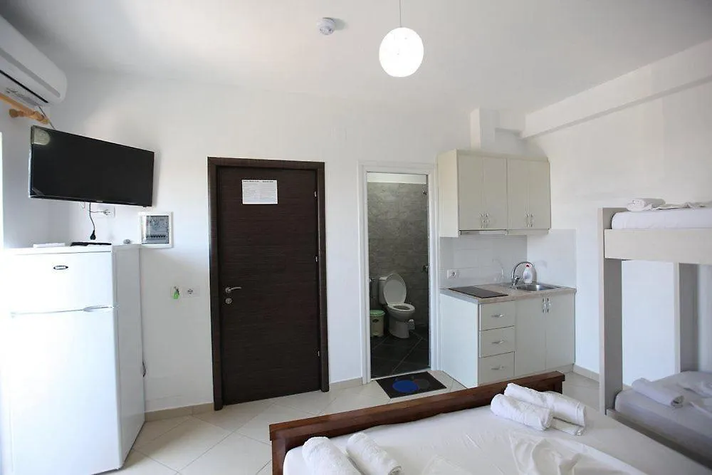 Πανσιόν Villa Noah Εξαμίλιο