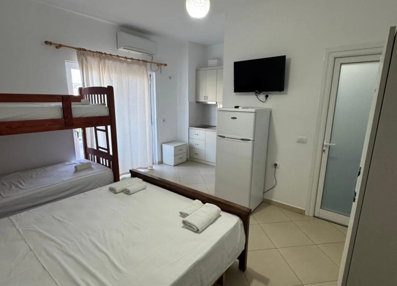 Villa Noah Εξαμίλιο Πανσιόν